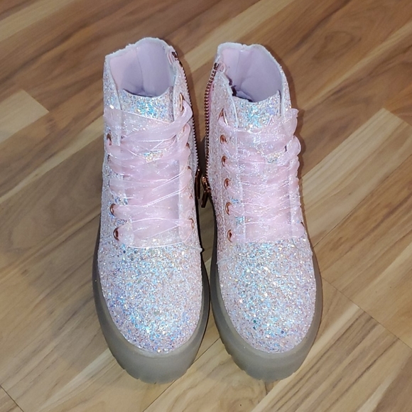 🦄 NWOB Fairy Dust Sparkle YRU Sneakers 💕 - Picture 5 of 6
